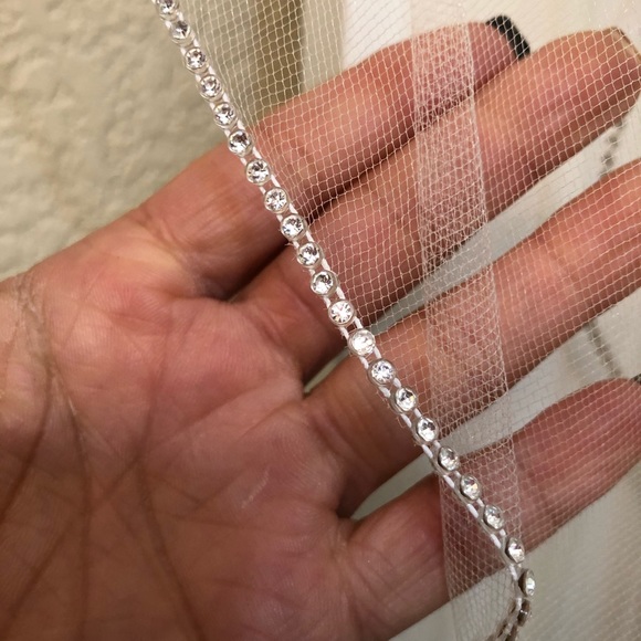 Wedding lace veil with rhinestones - Picture 3 of 4